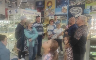 Музей «МИР КАМНЯ» распахнул свои двери для молодых людей с инвалидностью из Барнаульской организации «ВОИ»