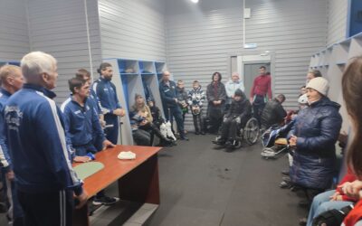 Футболисты-ампутанты из команды «Динамо-Алтай» посетили тренировку детской команды по следж-хоккею «ВОИтели-Алтай»